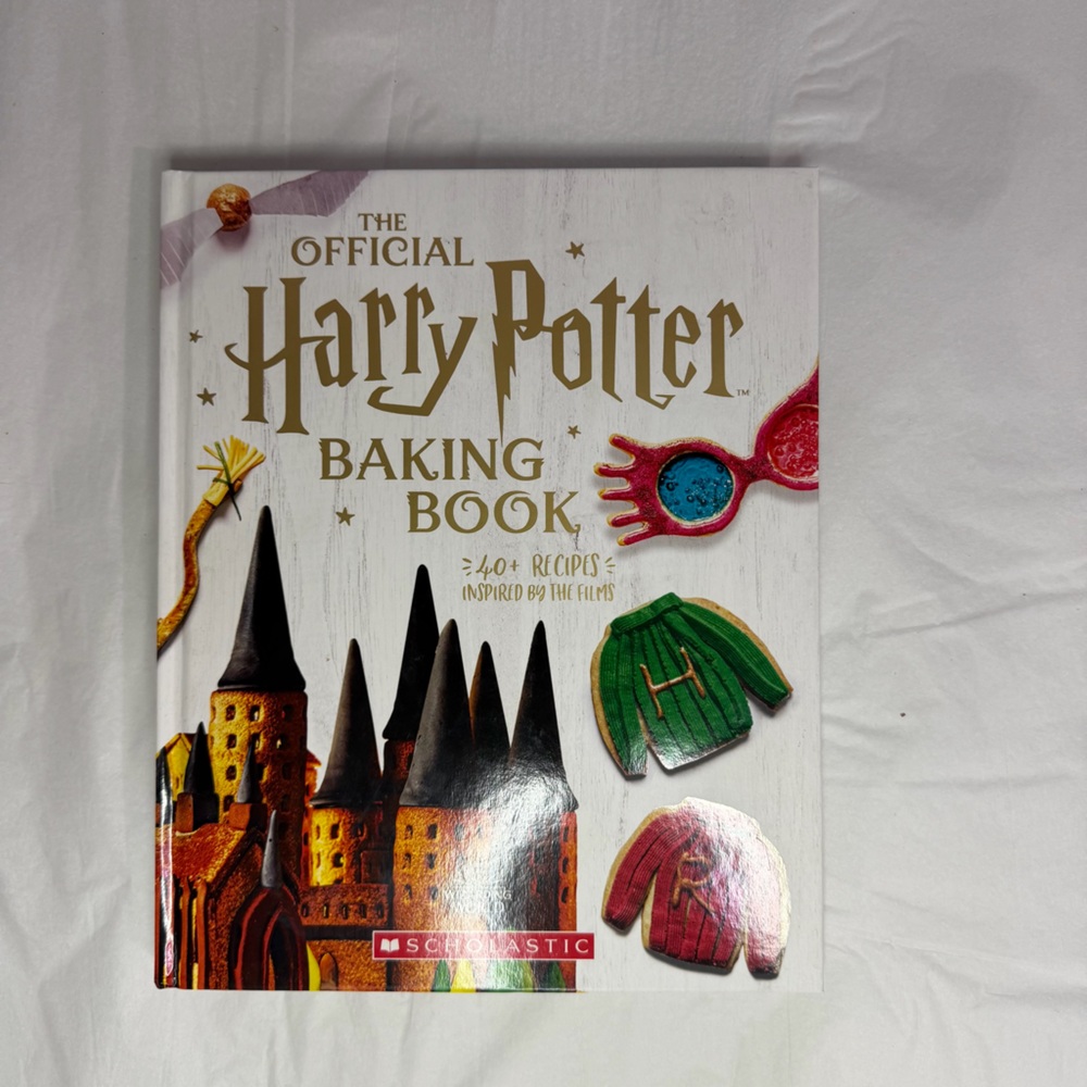 Scholastic Harry Potter Baking Book - Gold, Green, Red